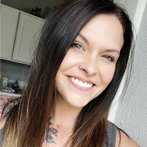 Meet your Posher, Brenna